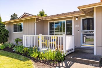 883 SW McCrohan Street , Oak Harbor, WA 98277