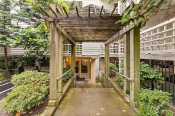 700 N 160th Street #A207, Shoreline, WA 98133