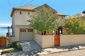 824 32ND Avenue S, Seattle, WA 98144