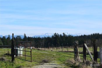 905 Devries Road , Oak Harbor, WA 98277