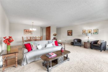 2920 76th Avenue SE #204, Mercer Island, WA 98040-2710