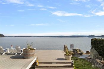 719 E Bay Front Lane , Oak Harbor, WA 98277
