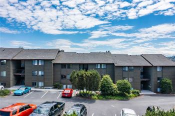 270 SE Barrington Drive #B204, Oak Harbor, WA 98277