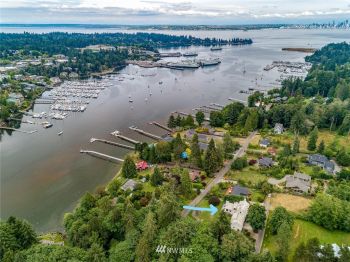 5784 Rose Loop NE, Bainbridge Island, WA 98110
