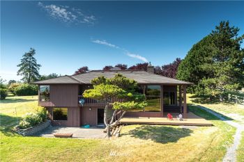 495 E Crescent Harbor Road , Oak Harbor, WA 98277