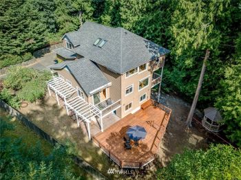 4652 Island Avenue NE, Bainbridge Island, WA 98110