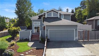 2404 9th St SW , Puyallup, WA 98373