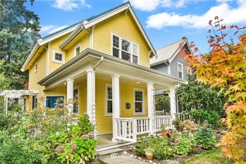 648 Madison Avenue N, Bainbridge Island, WA 98110