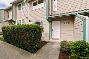 702 5th Street #B203, Snohomish, WA 98290
