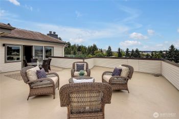 2760 76th Avenue SE #701, Mercer Island, WA 98040