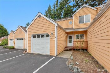 1250 SW Heller Street #C3, Oak Harbor, WA 98277