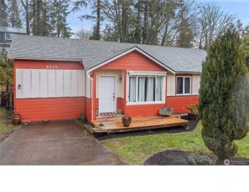 6530 NE Center Street , Suquamish, WA 98392