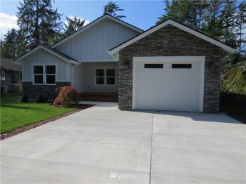 499 Snahapish Avenue SE, Ocean Shores, WA 98569