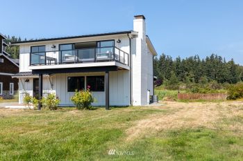 1947 Shore Avenue , Freeland, WA 98249