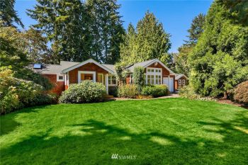 611 Park Avenue NE, Bainbridge Island, WA 98110