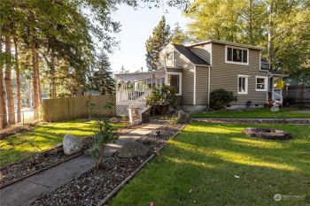 4317 Rhododendron Drive , Oak Harbor, WA 98277