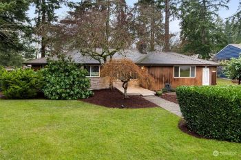 1634 N 203rd Place , Shoreline, WA 98133