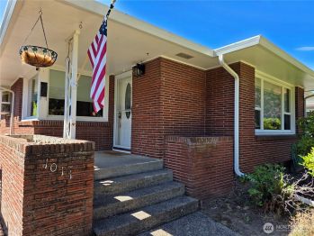 1011 21st Avenue , Longview, WA 98632