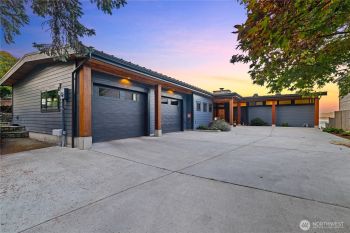 321 East Park Drive , Anacortes, WA 98221