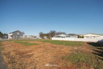 696 W Fir Street , Sequim, WA 98382