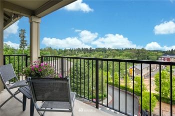 6800 132nd Place SE #E403, Newcastle, WA 98059