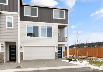 225 SW 4th Lane , Oak Harbor, WA 98277