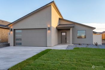 910 9th Ave , Ephrata, WA 98823