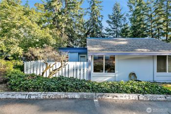 4300 NE Sunset Boulevard #D8, Renton, WA 98059