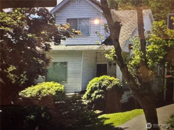 605 32nd Avenue , Seattle, WA 98122