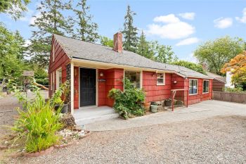 15554 Burke Avenue N, Shoreline, WA 98133