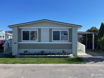 225 NE Ernst Street #111, Oak Harbor, WA 98277