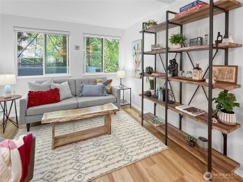300 10th Avenue #B-105, Seattle, WA 98122-7703
