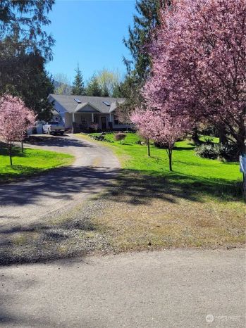 363 Black Hawk Loop , Port Angeles, WA 98362-8379