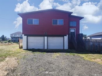 557 Canal Drive NE, Ocean Shores, WA 98569
