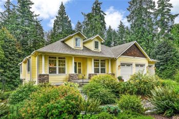 12594 NE Winter View Lane NE, Bainbridge Island, WA 98110