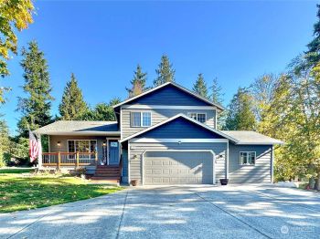 352 Grandview Avenue , Camano Island, WA 98282