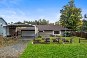 314 Van Trump Avenue NE, Yelm, WA 98597-9690