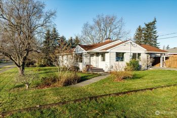 583 SE O'Leary Street , Oak Harbor, WA 98277