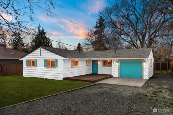 451 SE Quaker St , Oak Harbor, WA 98277-5048