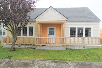 70 M Street , Hoquiam, WA 98550