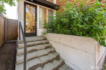 551 28th Avenue , Seattle, WA 98122