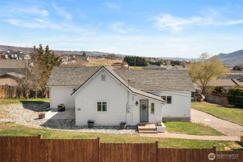 609 S Iowa Avenue , East Wenatchee, WA 98802