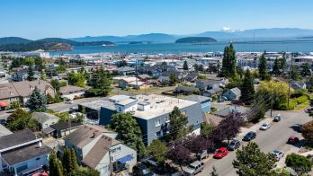 910 34th Street #302, Anacortes, WA 98221