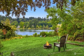 202 Gowen Place NW, Bainbridge Island, WA 98110