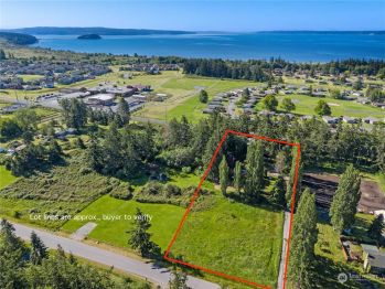 268 E Valley Road , Oak Harbor, WA 98277