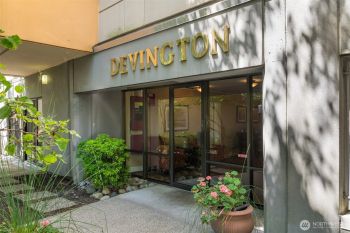 7600 SE 29th Street #305, Mercer Island, WA 98040