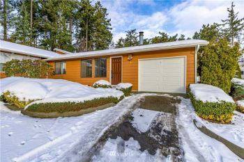 665 NW Atalanta Way #2, Oak Harbor, WA 98277