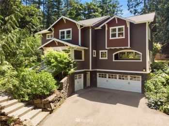 11767 Venice Loop NE, Bainbridge Island, WA 98110