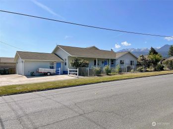 239 W 9th Street , Port Angeles, WA 98362