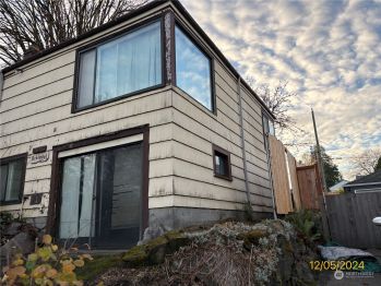 10453 20th Avenue S, Seattle, WA 98168